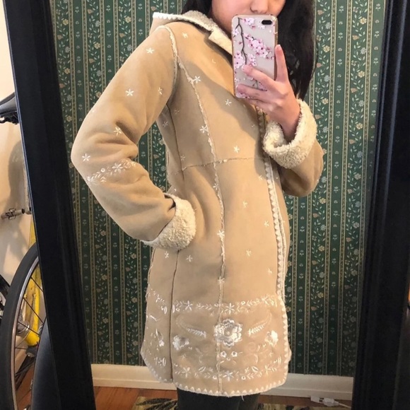 SOLD Vintage Embroidered Sherpa Coat - Picture 5 of 6